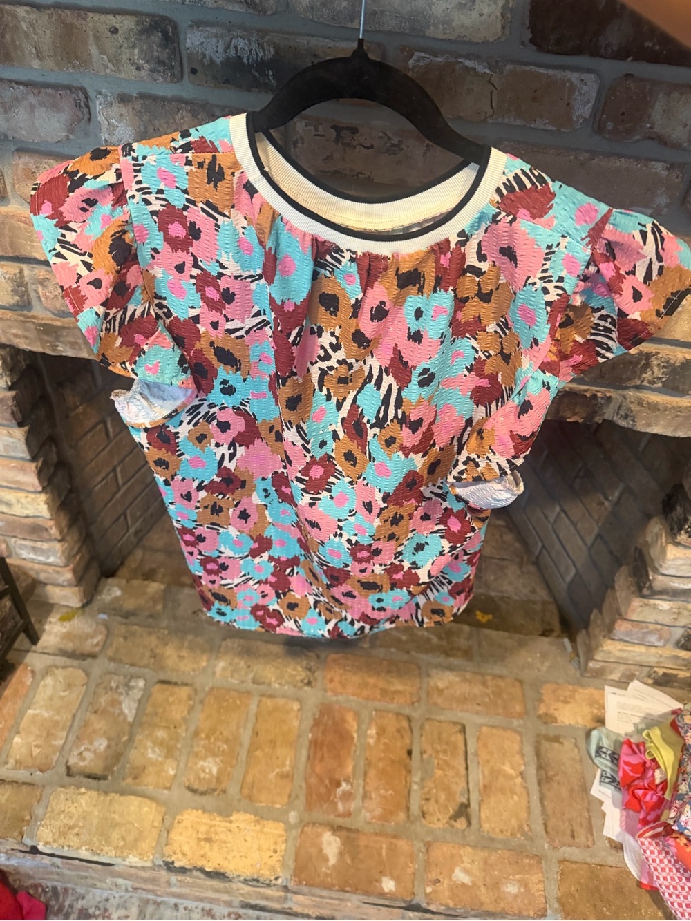 THML CREAM FLUTTER SLEVE TOP SIZE XlL